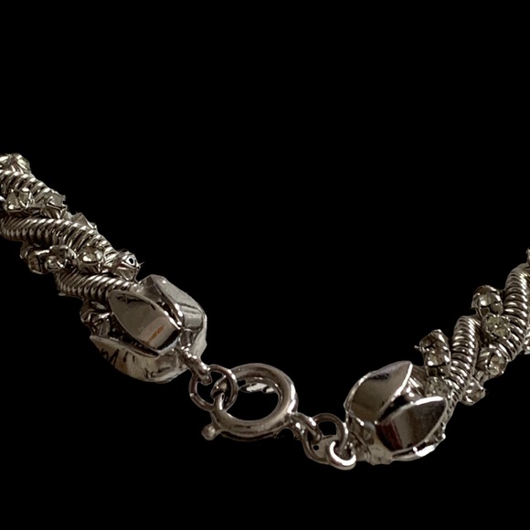 Vintage Estate Silver Tone Spring Necklace with Clear Crystals Woman’s Jewelry - Picture 7 of 9